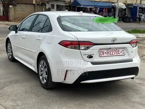 Toyota Corolla LE 2022 White