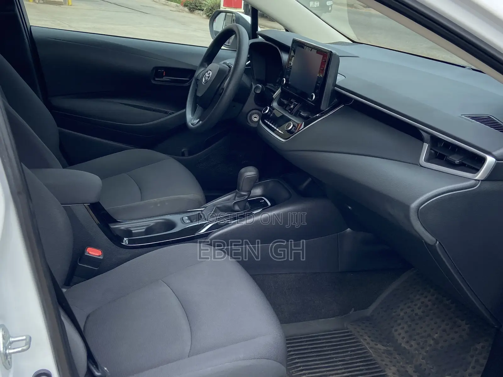 Toyota Corolla LE 2022 White