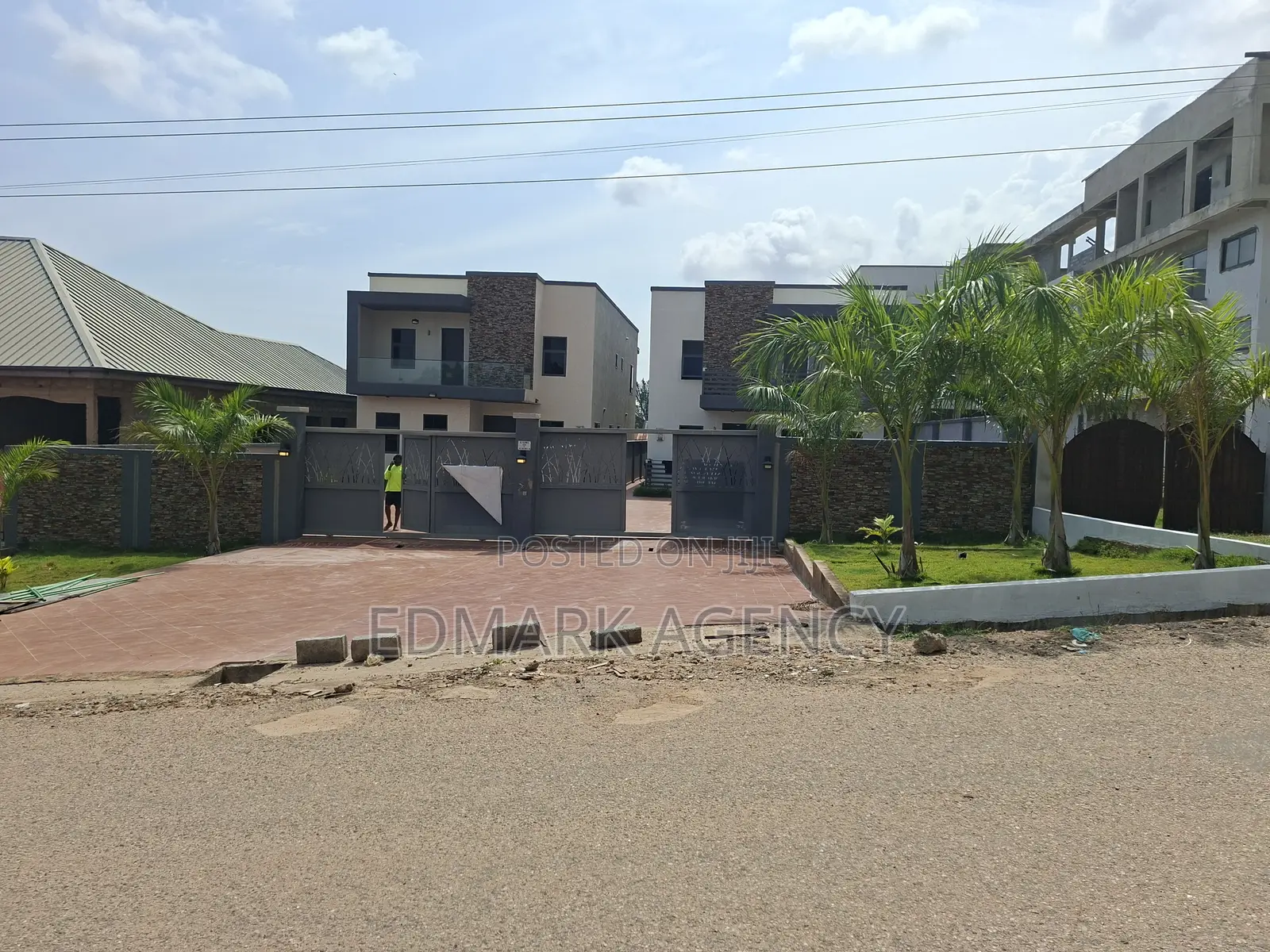 4bdrm House in Ashongman Estate, Police Station for sale