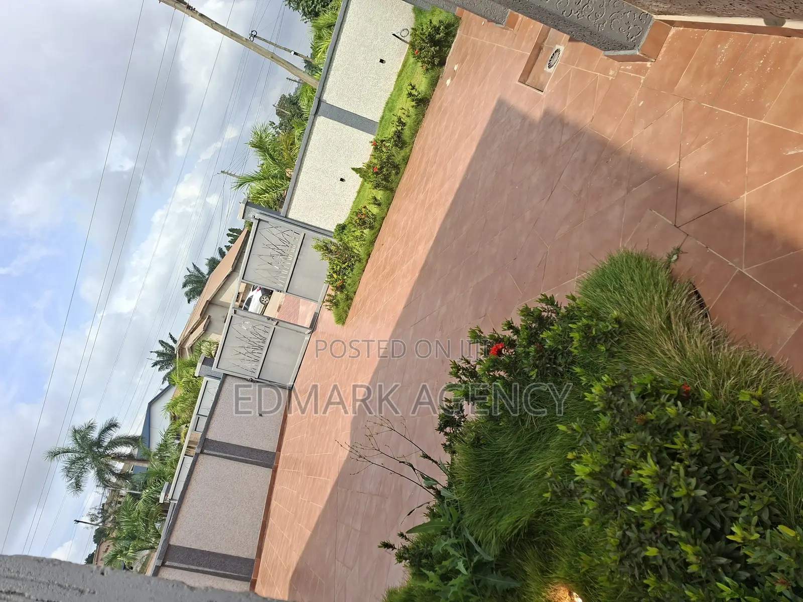 4bdrm House in Ashongman Estate, Police Station for sale
