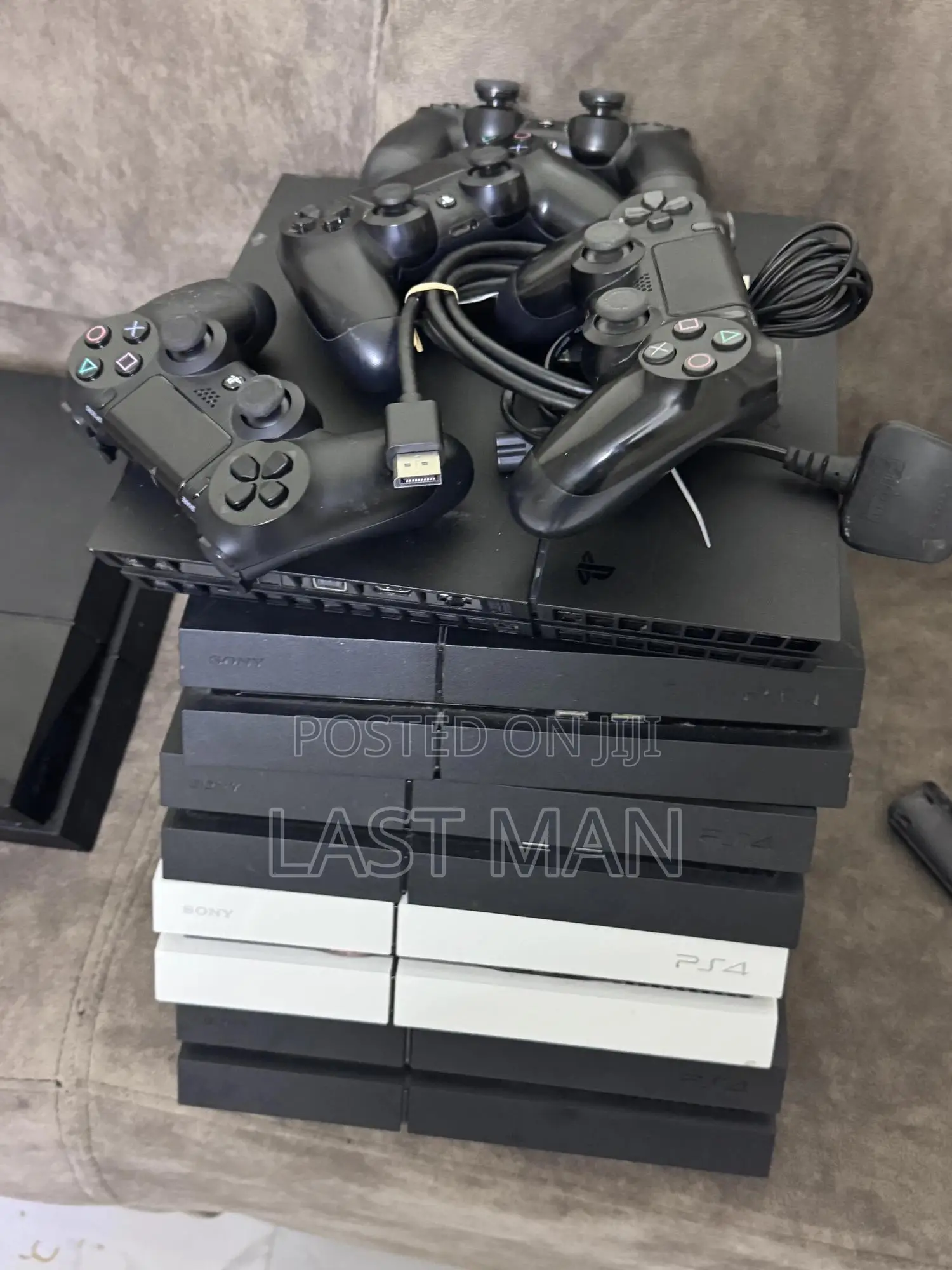 Playstation 4 Standard 500gig With One Pad 4 Games Fc26 Gta v Mk 11