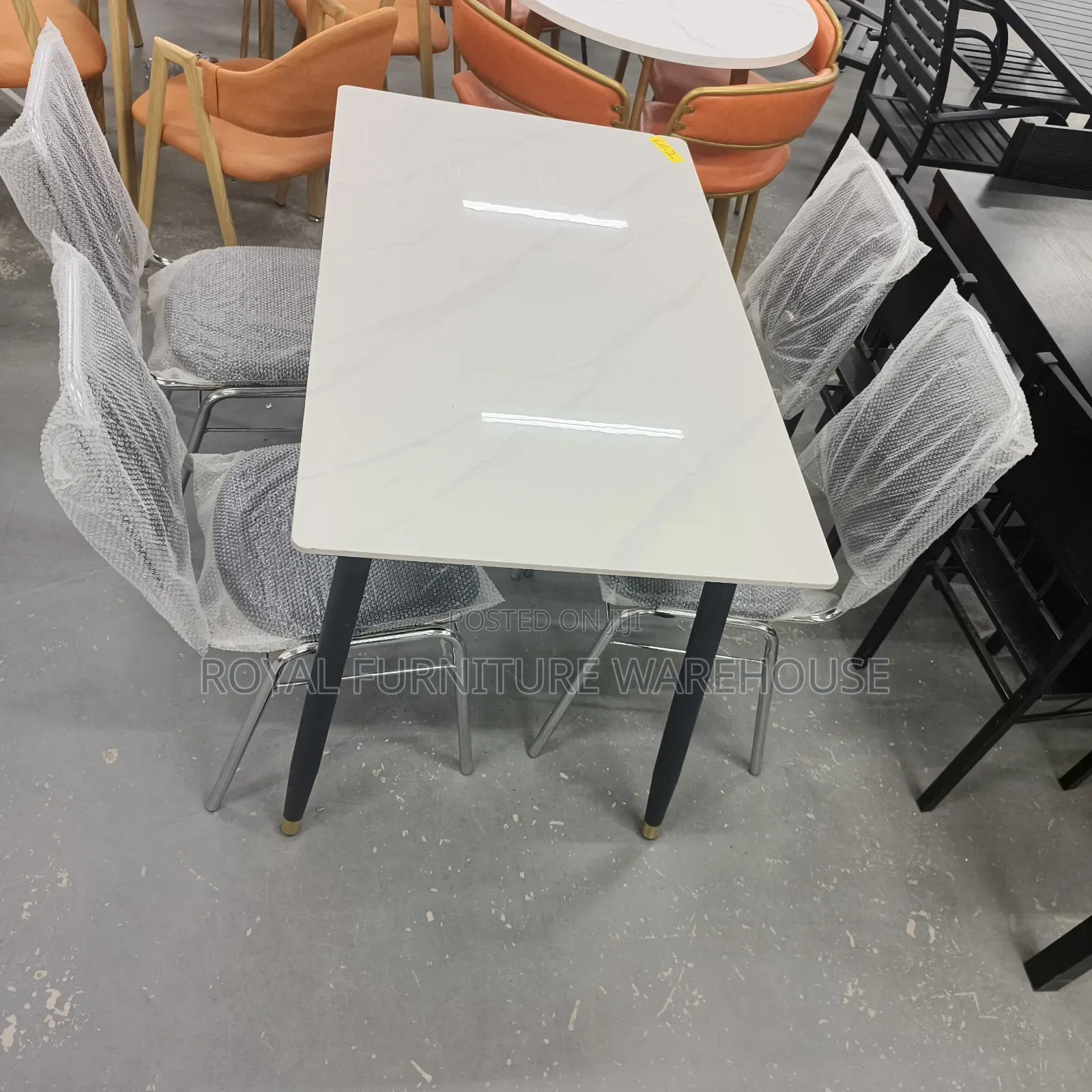 Cz - Lc2 Whitish Heavy Marble With Metallic Frame 4 Seater Dining Set