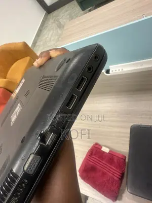 Laptop Toshiba Satellite C855 4GB AMD HDD 72GB