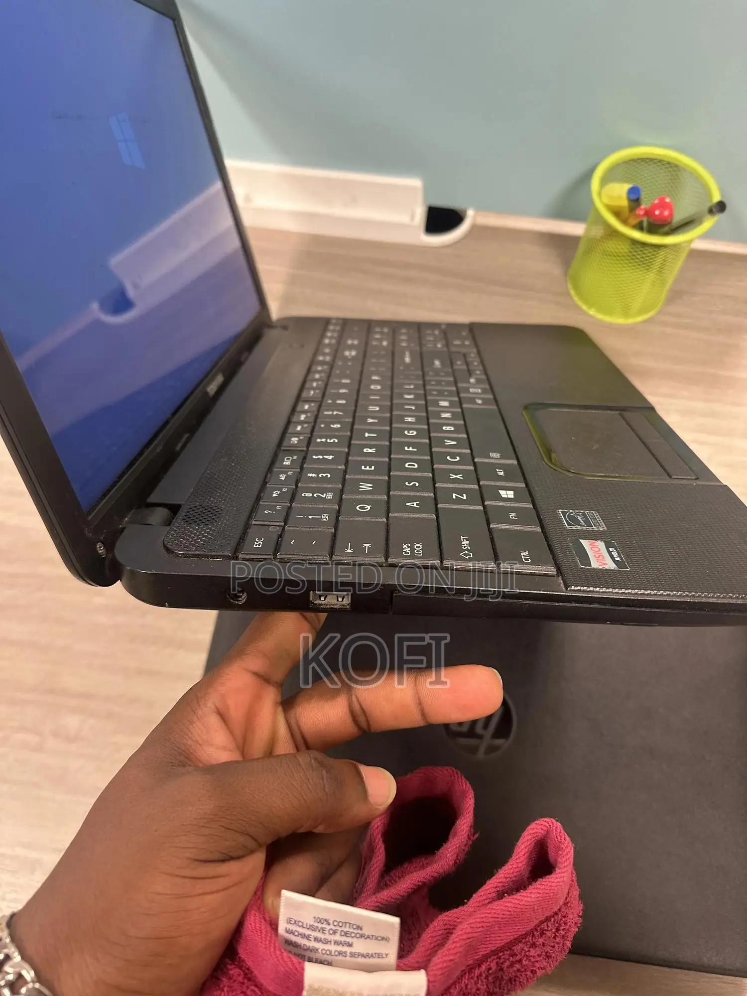 Laptop Toshiba Satellite C855 4GB AMD HDD 72GB