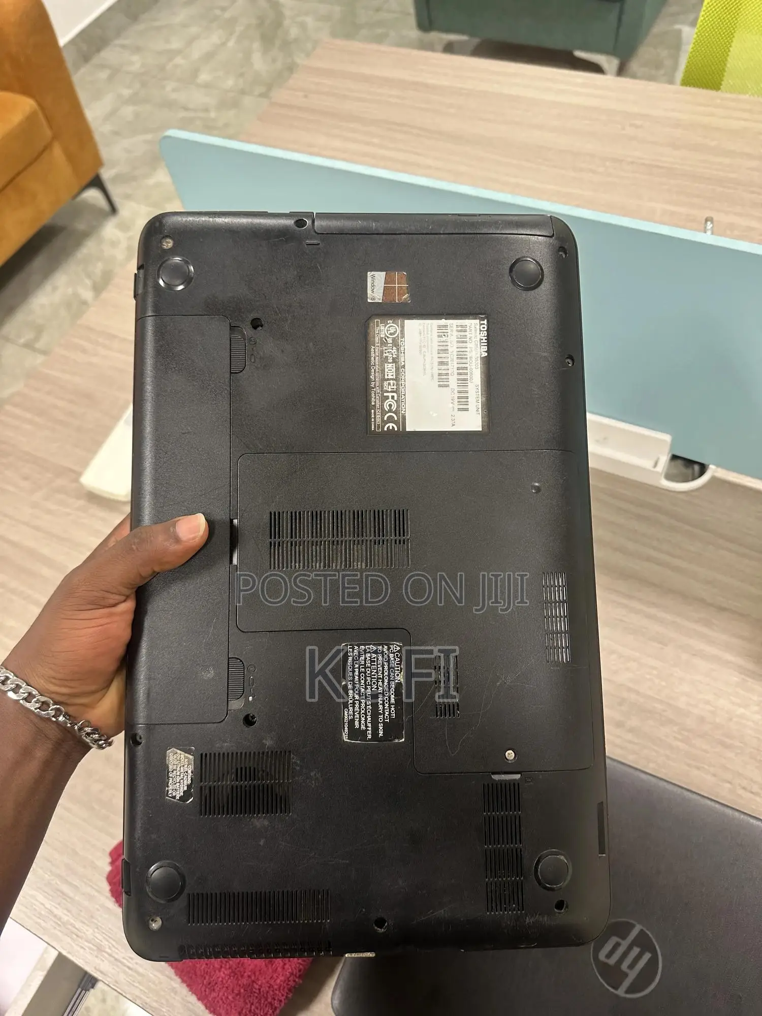 Laptop Toshiba Satellite C855 4GB AMD HDD 72GB
