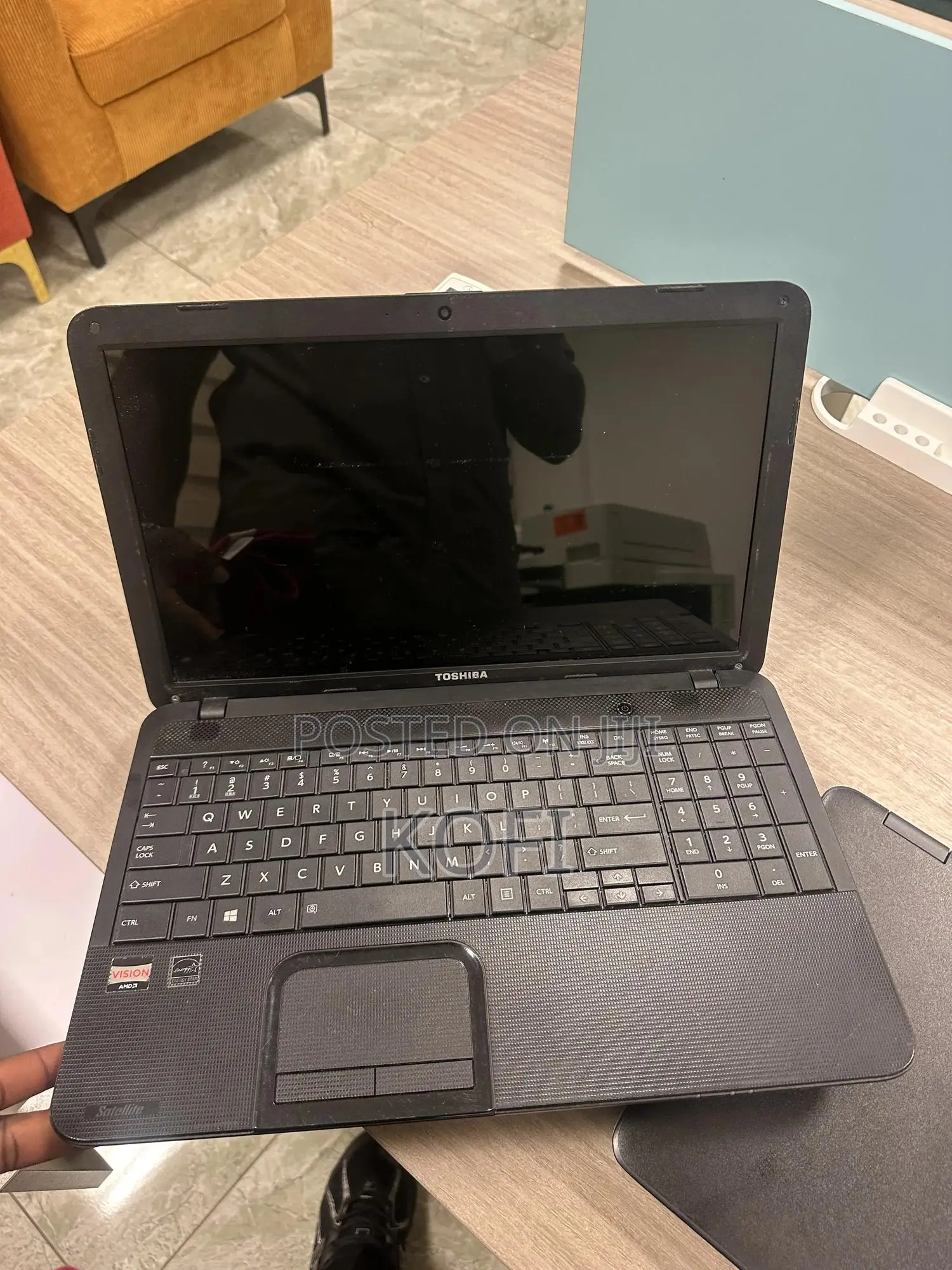 Laptop Toshiba Satellite C855 4GB AMD HDD 72GB