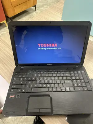 Laptop Toshiba Satellite C855 4GB AMD HDD 72GB