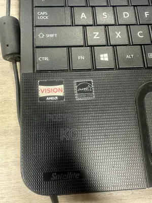 Laptop Toshiba Satellite C855 4GB AMD HDD 72GB
