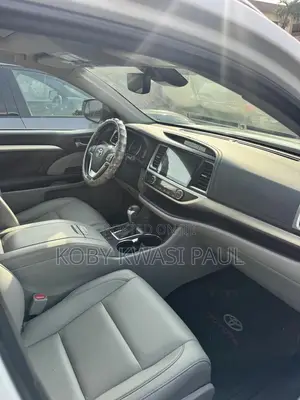 Toyota Highlander XLE 4x2 V6 (3.5L 6cyl 8A) 2018 White