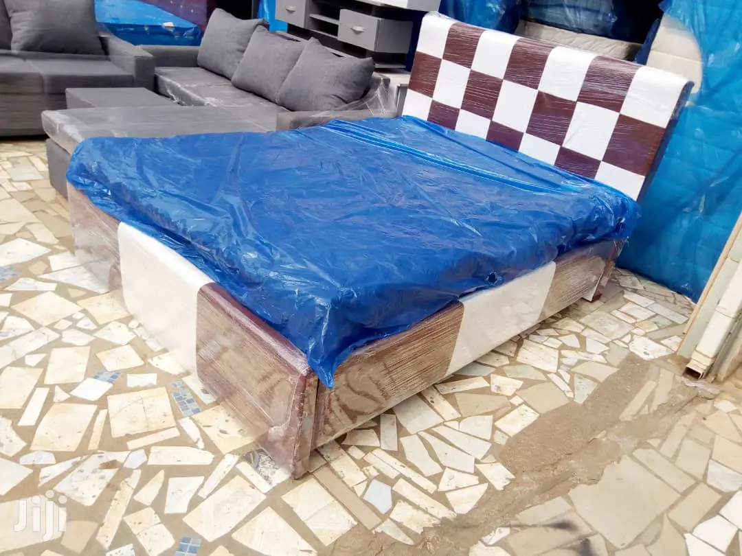 Mixture Of Wine/White Be. With Matress