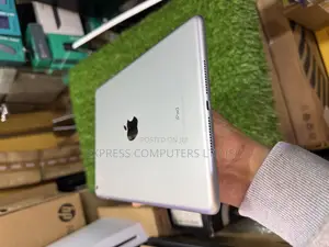Apple iPad 9.7 32 GB Silver