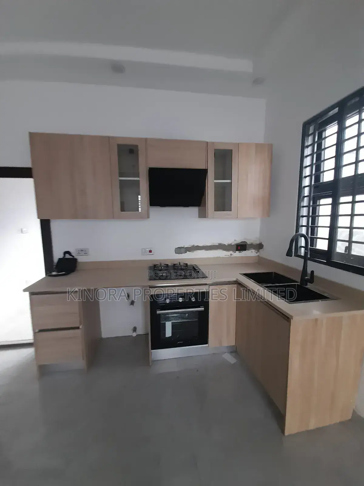 3bdrm Townhouse / Terrace in Tango Hills, Accra Metropolitan for rent