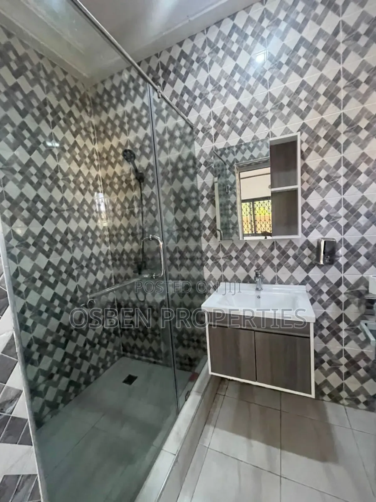 5bdrm House in Osben Properties, Lashibi for rent