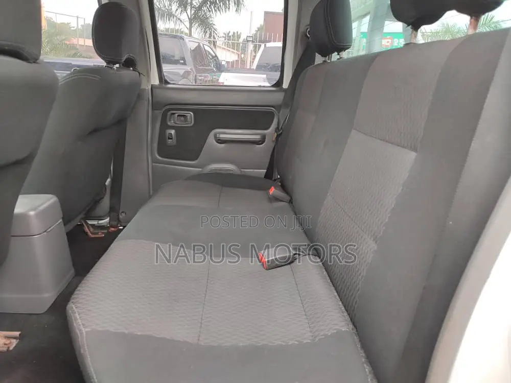 Nissan Hardbody 2014 White