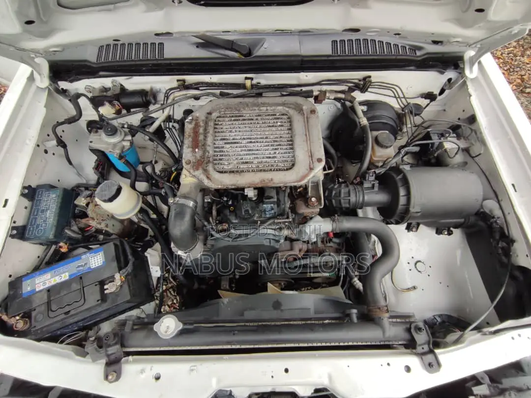 Nissan Hardbody 2014 White