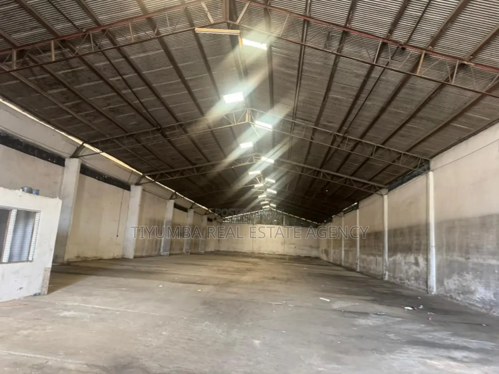 1,300 Warehouse For Rent In