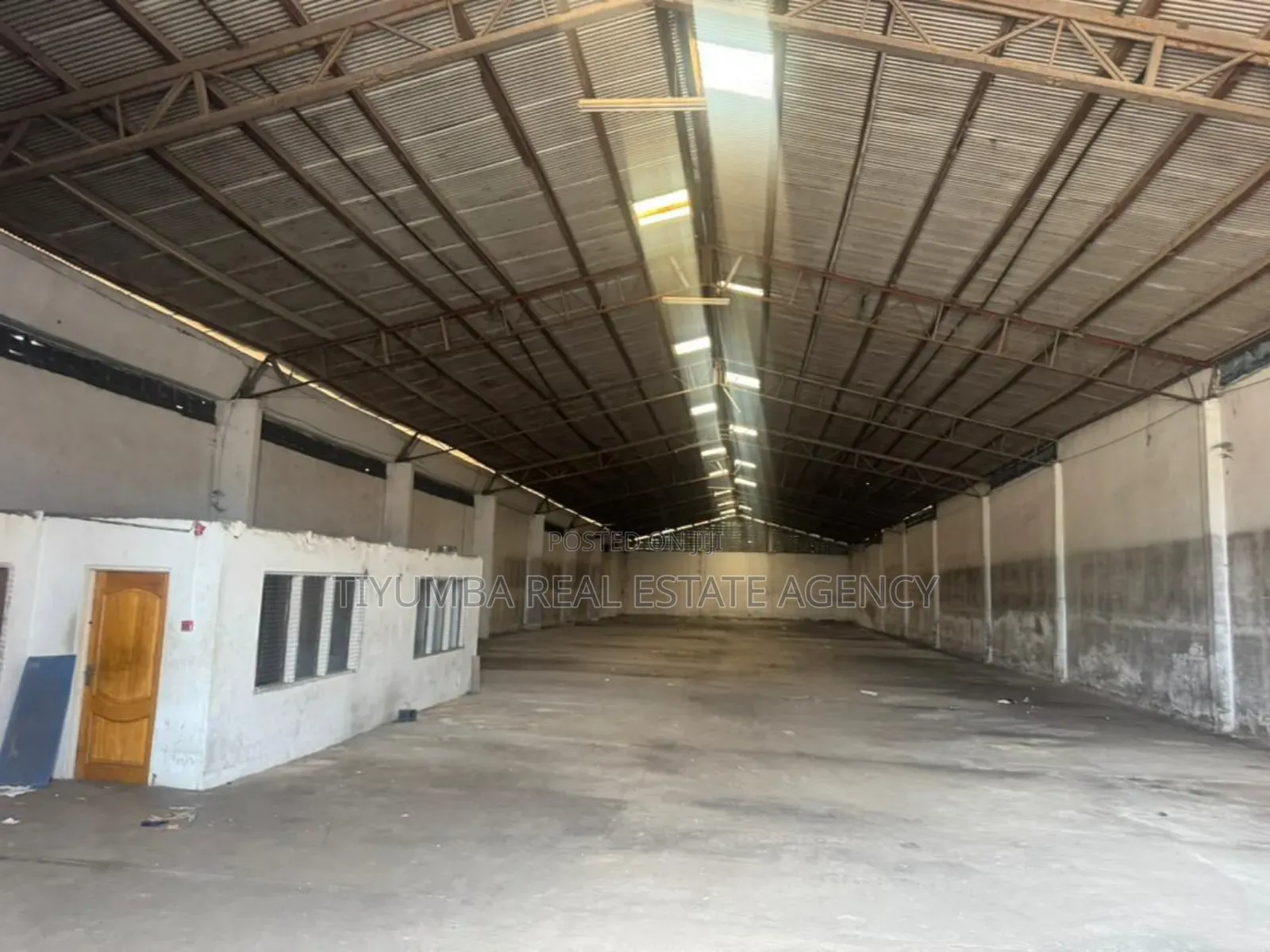 1,300 Warehouse For Rent In