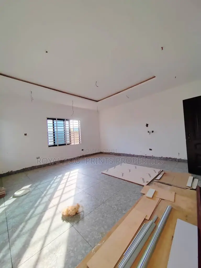 3bdrm House in Luxelooks Properties, Adenta for sale