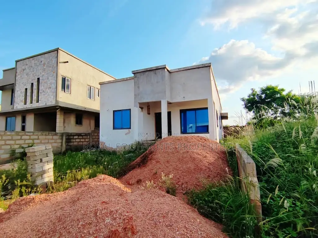 3bdrm House in Luxelooks Properties, Adenta for sale
