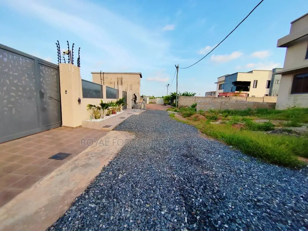 3bdrm House in Luxelooks Properties, Adenta for sale