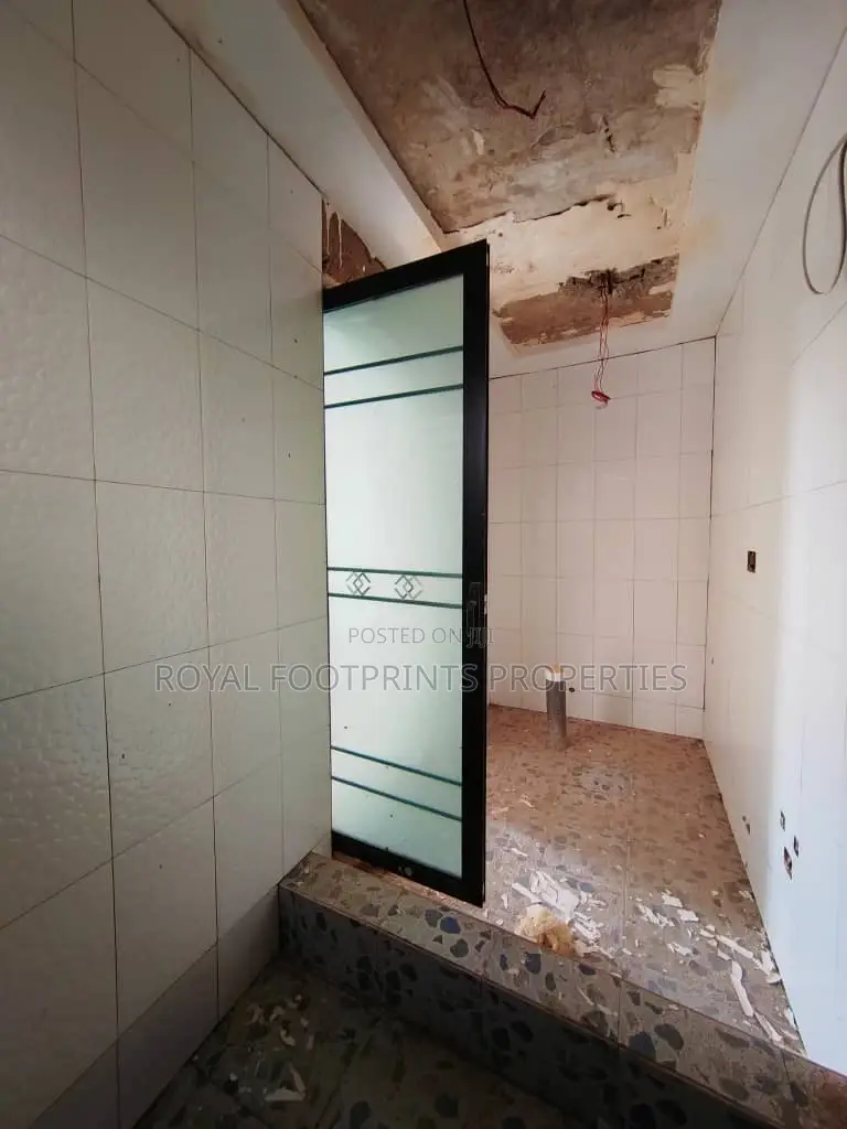 3bdrm House in Luxelooks Properties, Adenta for sale