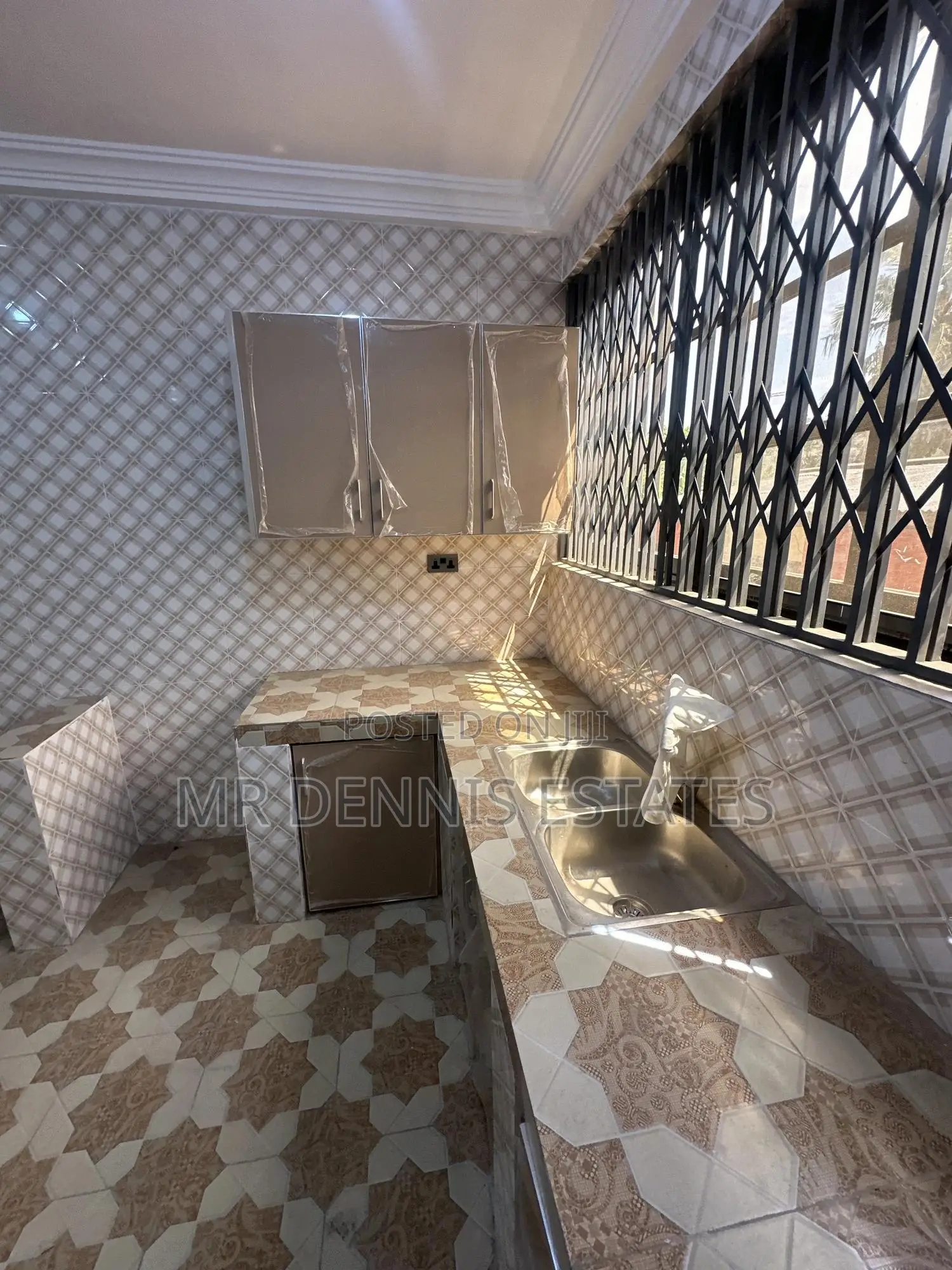 2bdrm Apartment in Westhills Mall Apts for rent