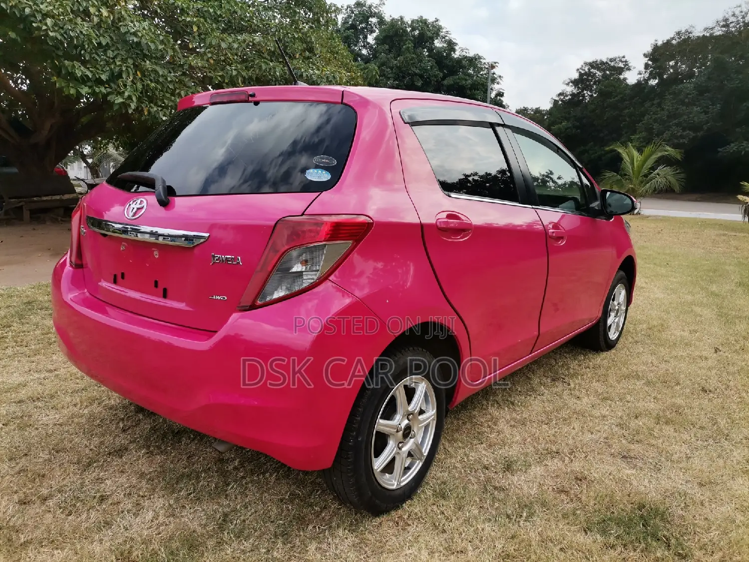 Toyota Vitz 1.3 FWD 5dr 2012 Pink
