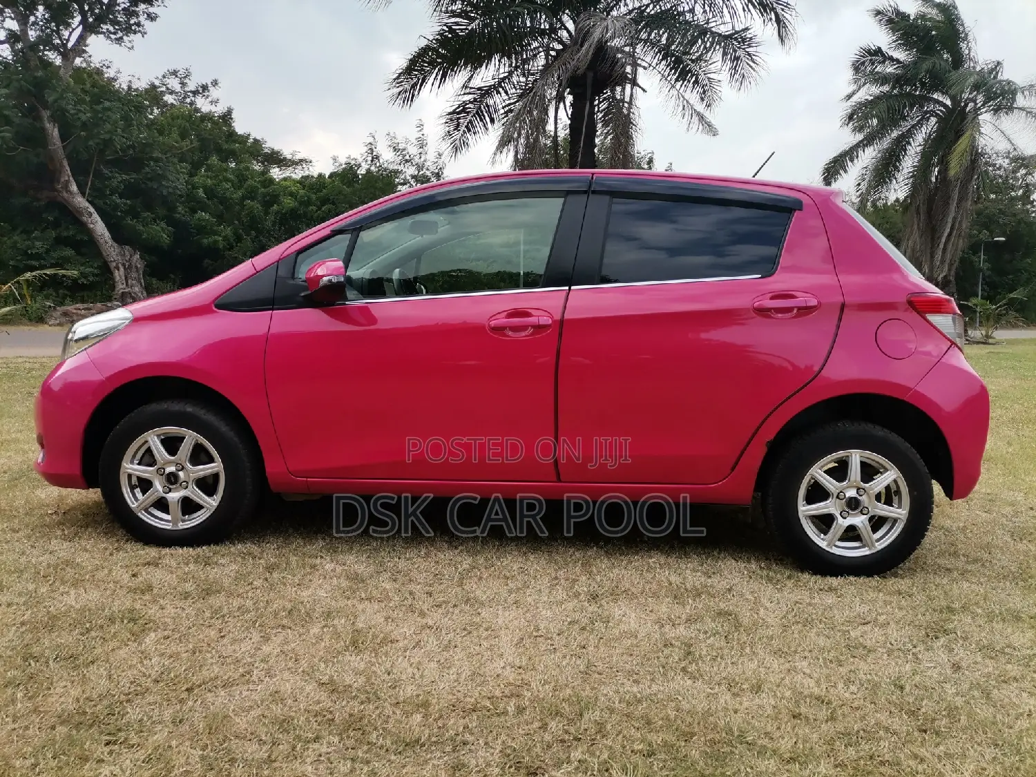 Toyota Vitz 1.3 FWD 5dr 2012 Pink