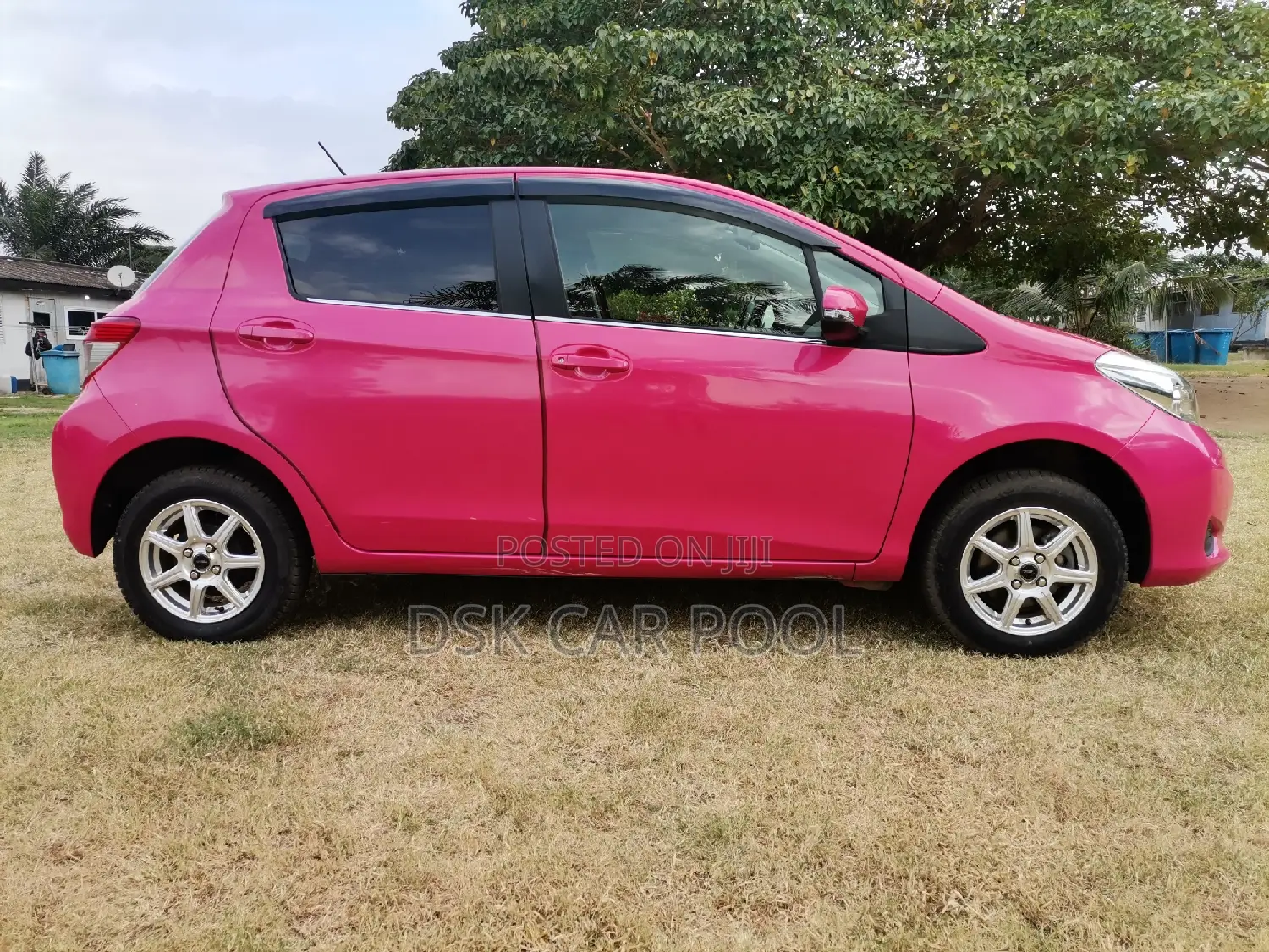 Toyota Vitz 1.3 FWD 5dr 2012 Pink