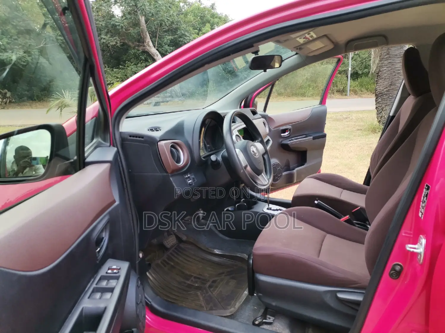 Toyota Vitz 1.3 FWD 5dr 2012 Pink