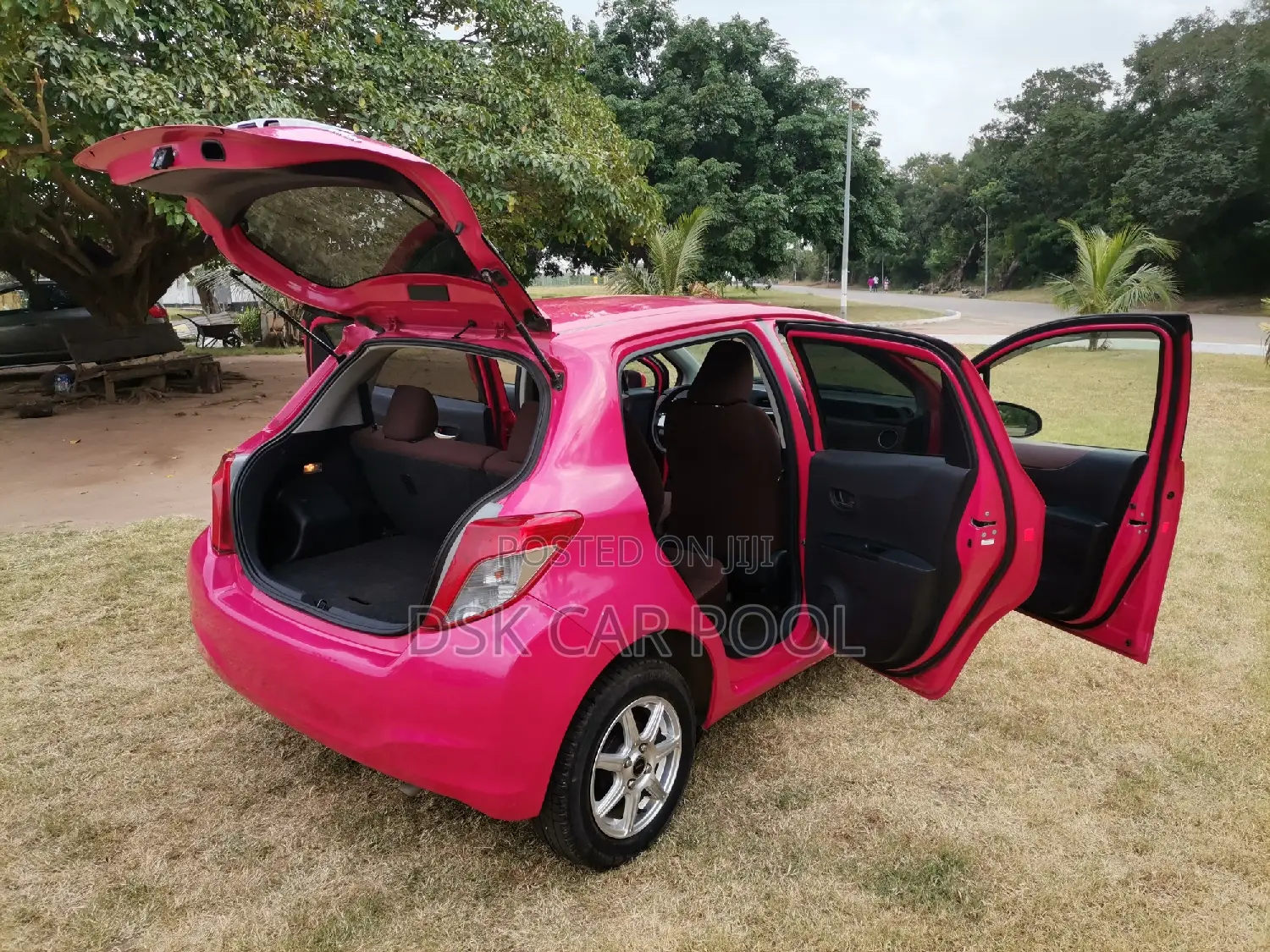 Toyota Vitz 1.3 FWD 5dr 2012 Pink