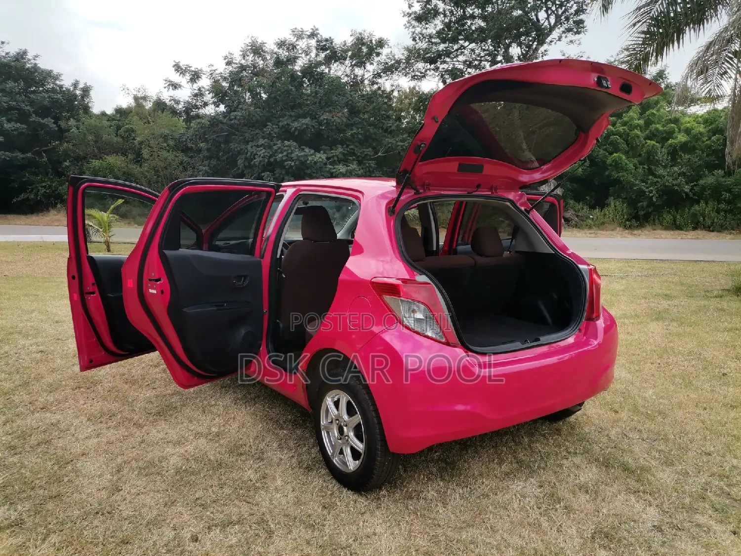 Toyota Vitz 1.3 FWD 5dr 2012 Pink