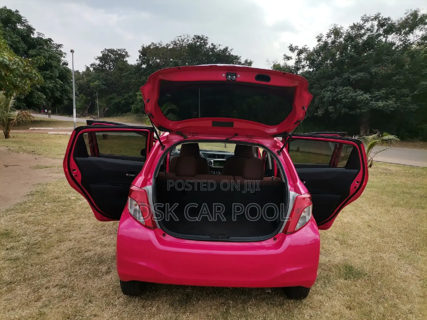 Toyota Vitz 1.3 FWD 5dr 2012 Pink
