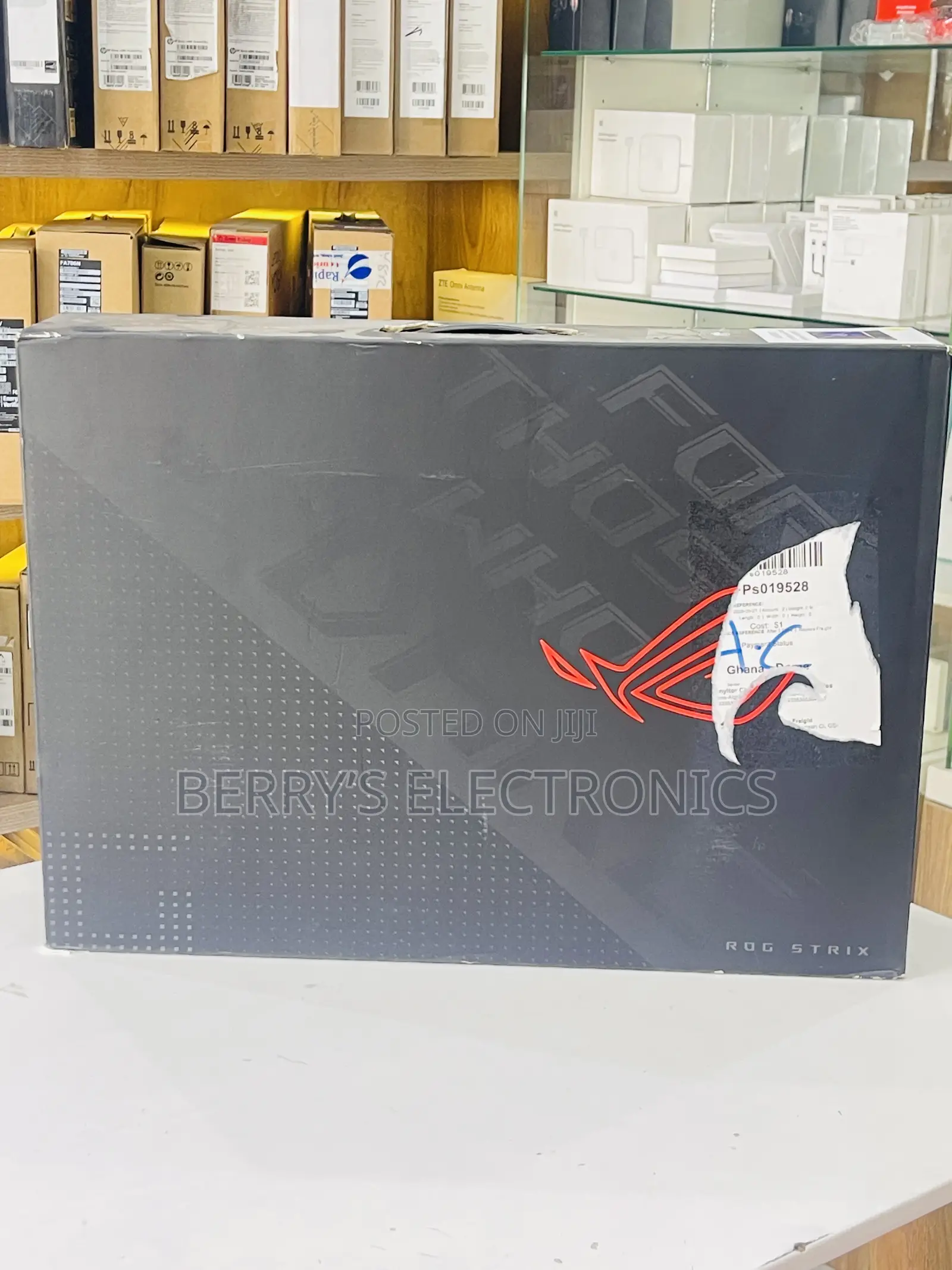 New Laptop Asus ROG Strix G17 16GB AMD Ryzen 9 SSD 1T