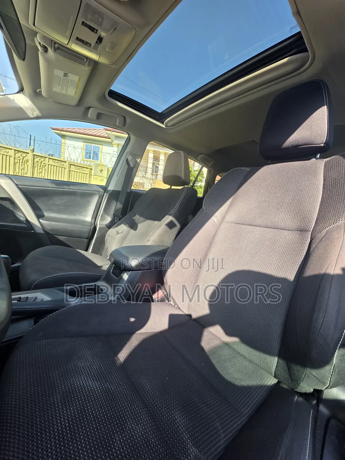 Toyota RAV4 XLE 4dr SUV AWD (2.5L 4cyl 6A) 2018 Gray