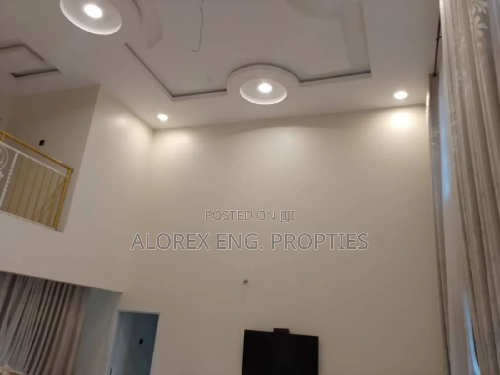 9bdrm House in Self Compound House, Oyibi for sale