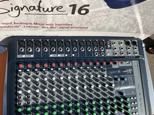 Soundcraft Signature 16 Channel Mixer