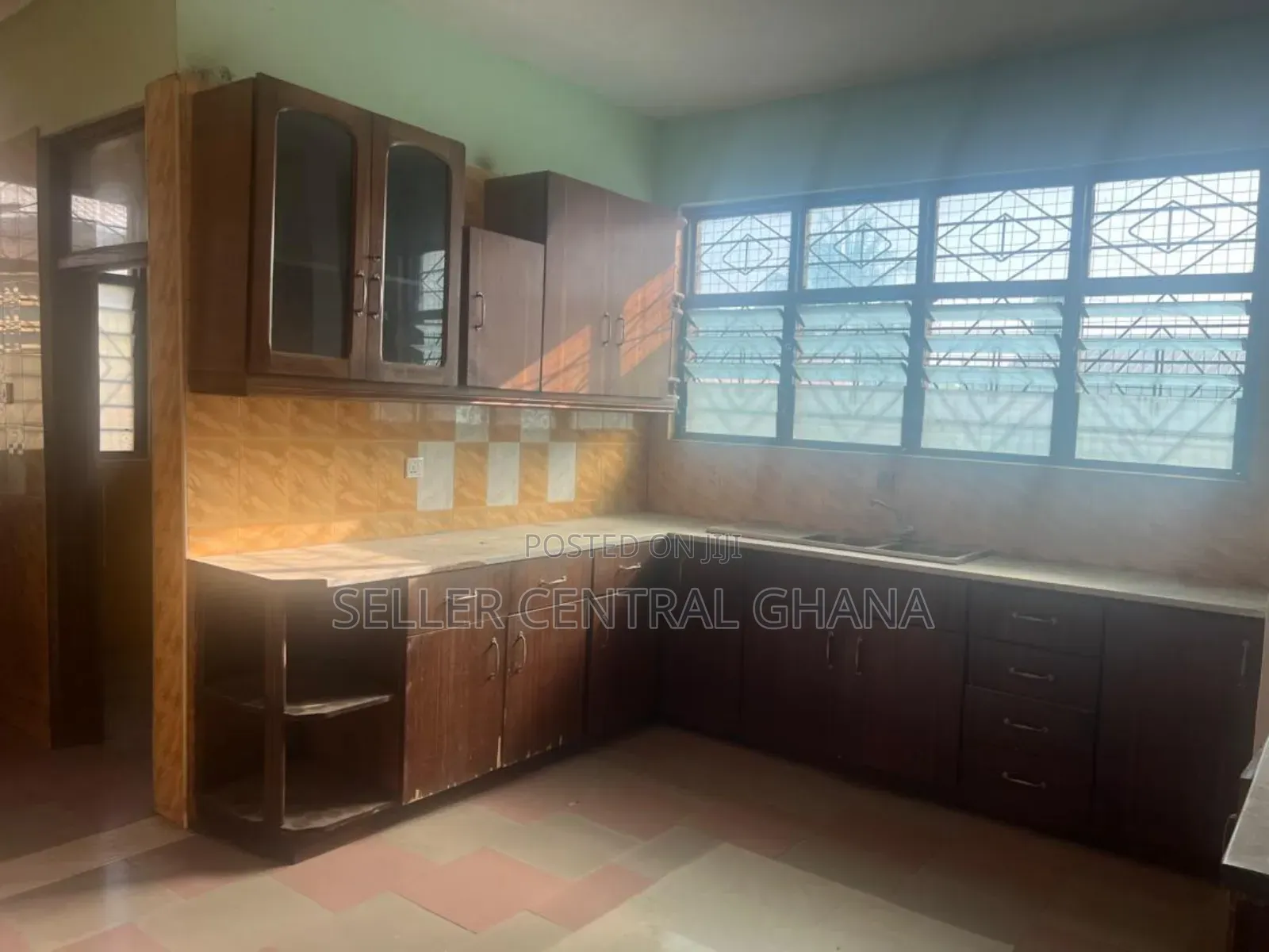 Spacious 2 Bedroom Executive Apartment
