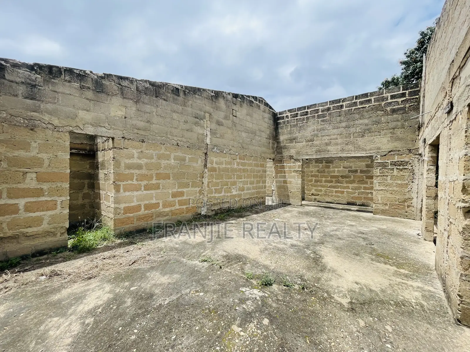 Uncompleted 3 Bedroom House For Sale @ Kasoa.