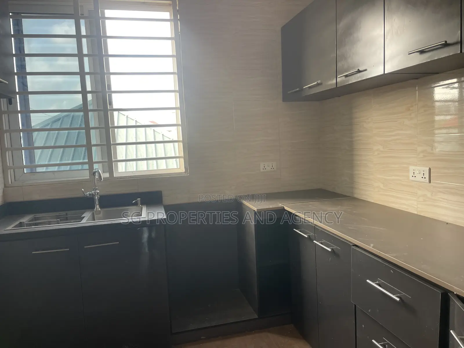 2bdrm Apartment in Lashibi, Sakumono for rent