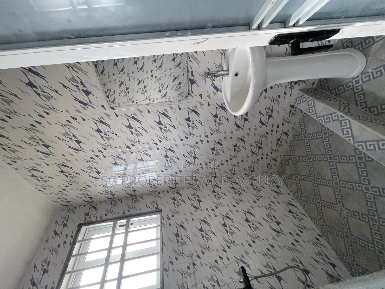 2bdrm Apartment in Lashibi, Sakumono for rent