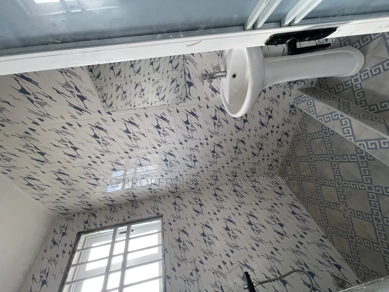 2bdrm Apartment in Lashibi, Sakumono for rent