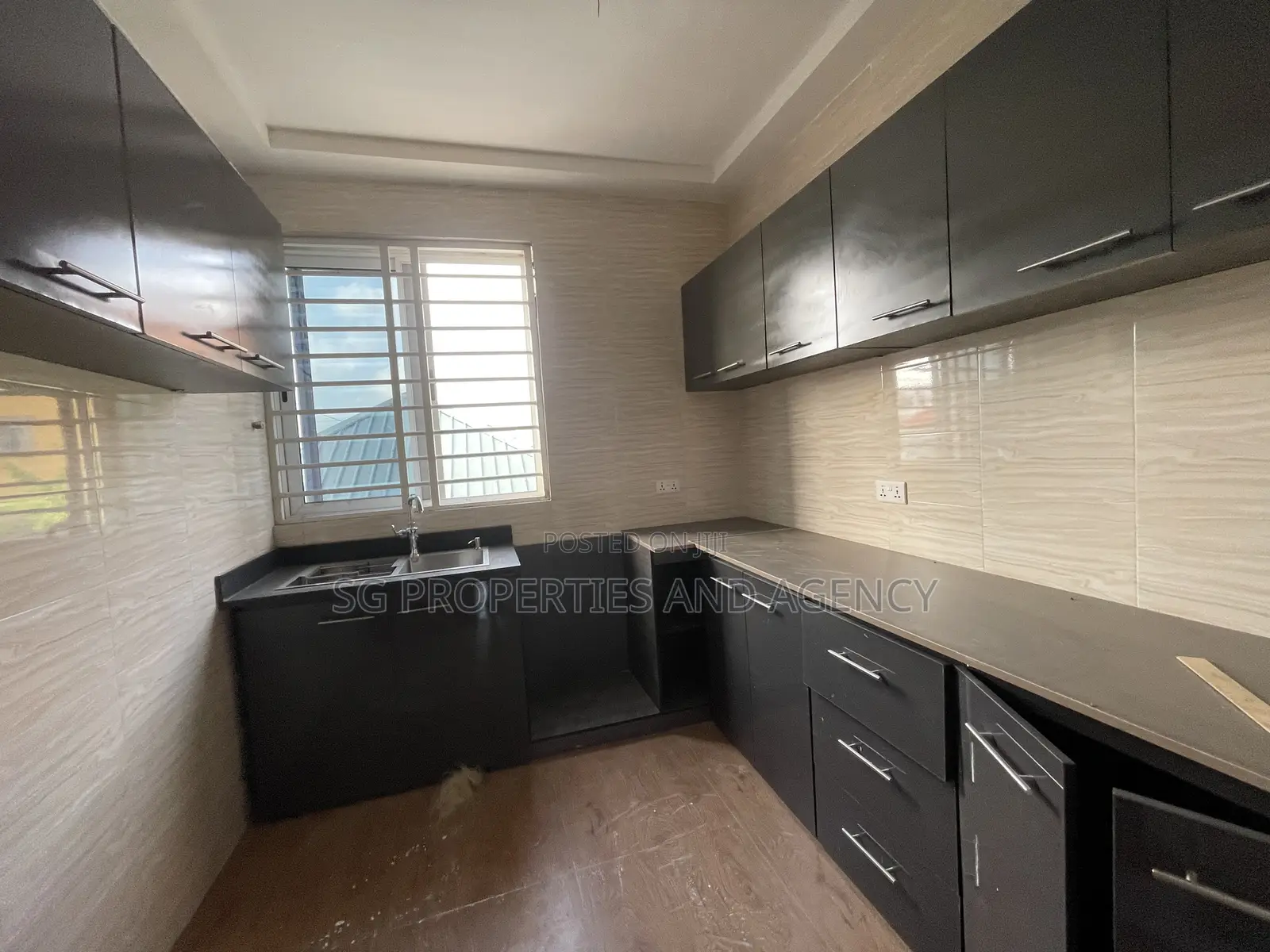 2bdrm Apartment in Lashibi, Sakumono for rent