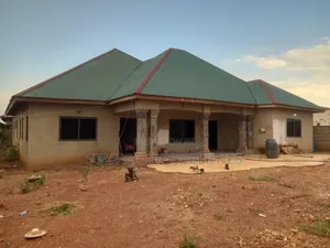 5bdrm House in Akyeremadi, Kumasi Metropolitan for sale
