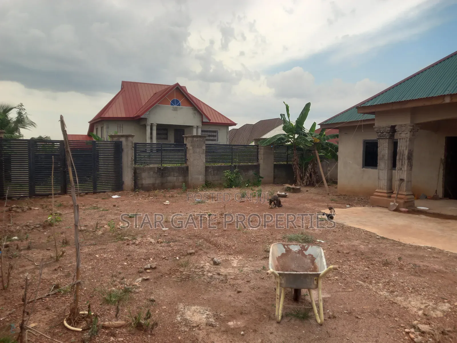 5bdrm House in Akyeremadi, Kumasi Metropolitan for sale