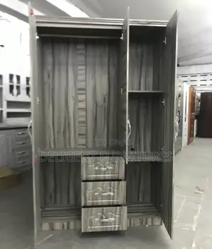 Wardrobe (Three Doors)