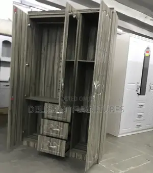 Wardrobe (Three Doors)