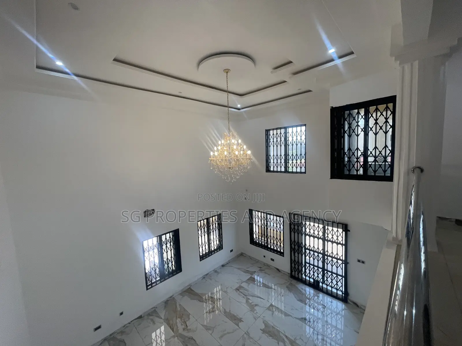 5bdrm Mansion in Lashibi, Sakumono for rent