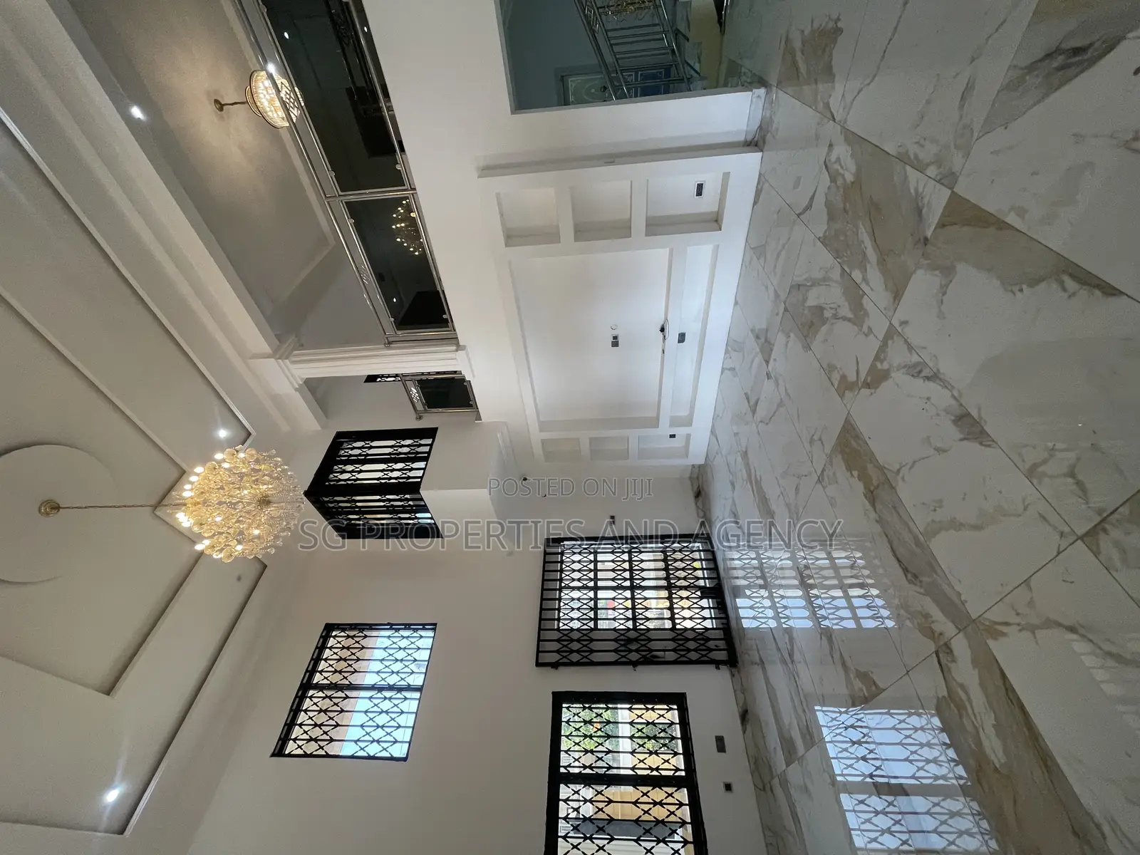 5bdrm Mansion in Lashibi, Sakumono for rent