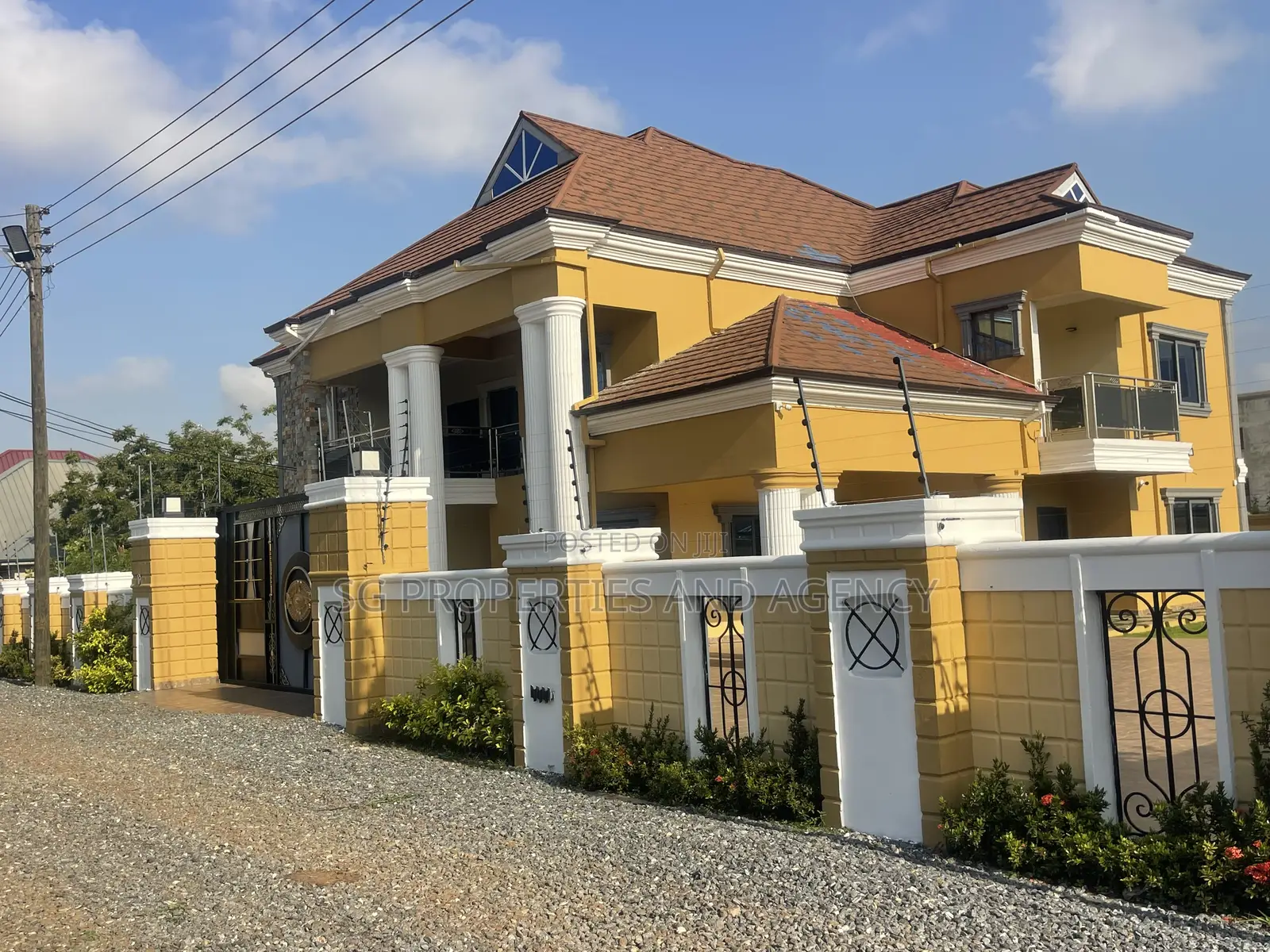 5bdrm Mansion in Lashibi, Sakumono for rent